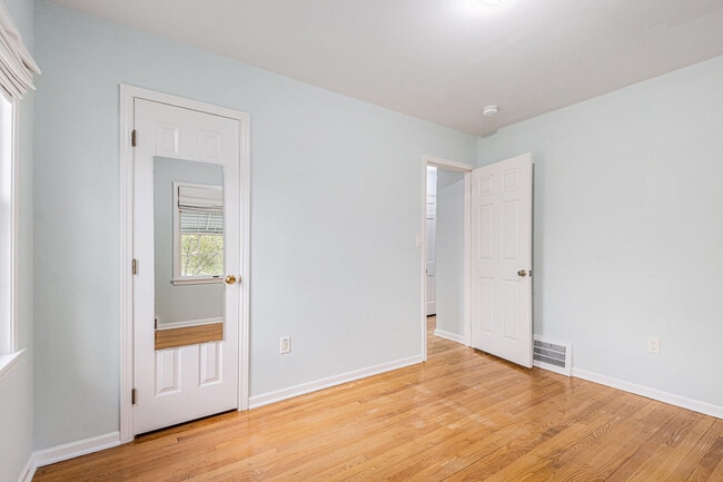 Building Photo - 124 Fairview Dr