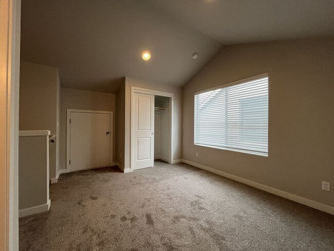 Building Photo - Beautiful Newer Construction 4 Bedroom Forest Grove Home with Open Layout, Quartz Kitchen & Moder...