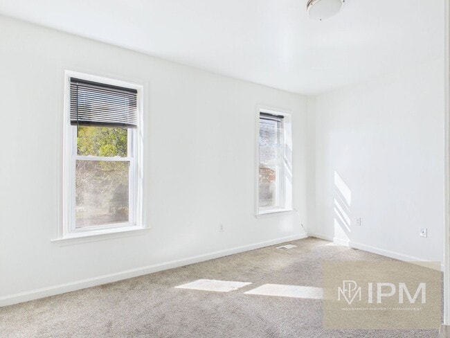 Building Photo - 1/2 OFF First Months Rent! Spacious 3 Bedr...