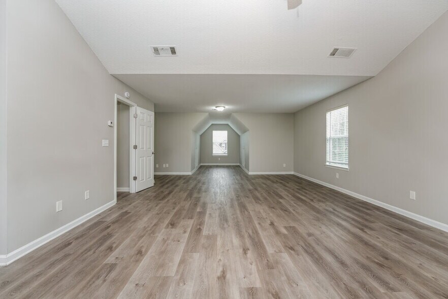 Building Photo - 1452 Shelnut Ct