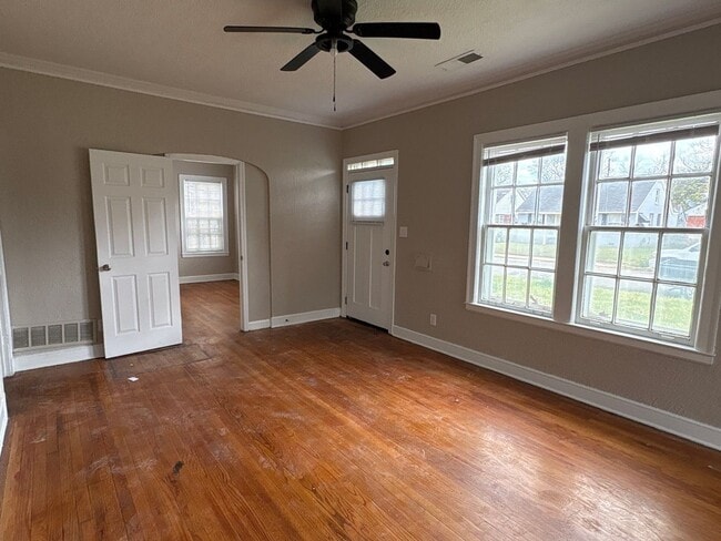 Building Photo - Newly Renovated Home in Hyde Park - Open To Section 8