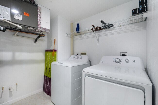 Building Photo - PRICE DROP!! UNFURNISHED ANNUAL RENTAL. CL...