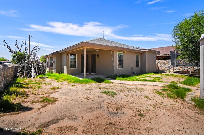 Building Photo - 14069 Lago Seco Dr