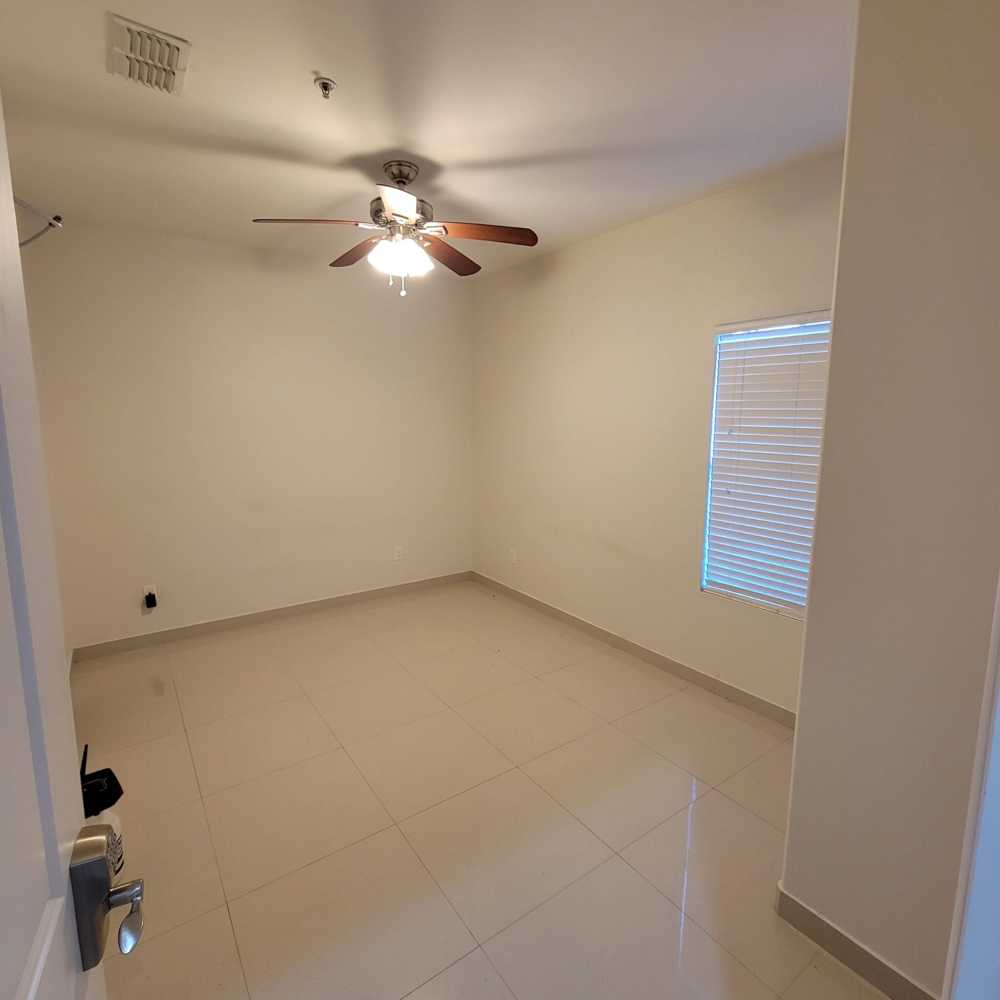 Bedroom fits queen size bed - 1121 W Cano St