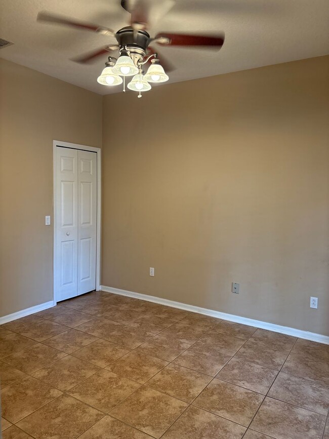 Building Photo - Stunning 6-Bedroom Pool Home in Desirable ...