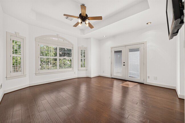 Building Photo - 6308 Schuler St