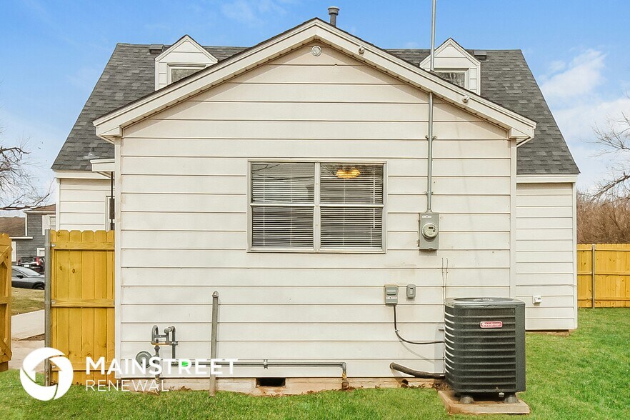 Building Photo - 120 E Northrup Dr