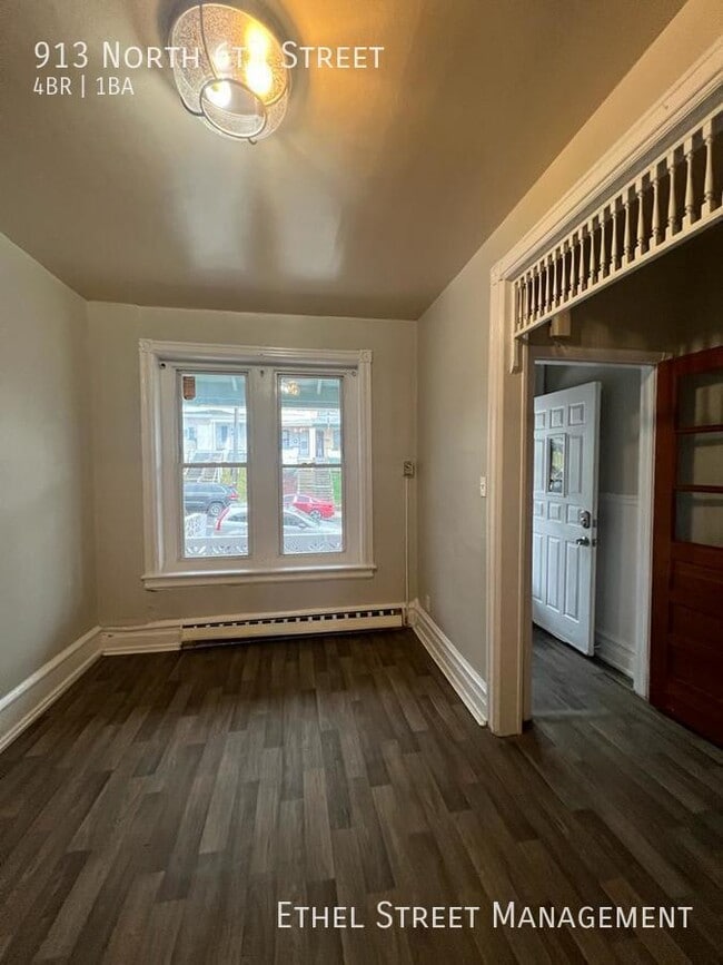 Building Photo - 913 N 6th St