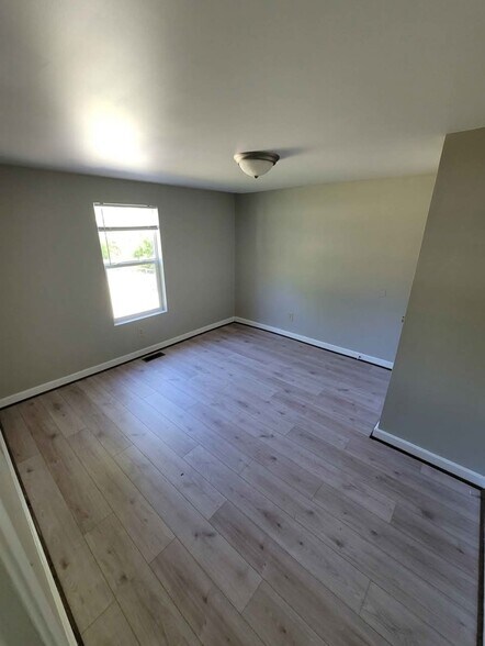 Building Photo - 108 Otis Rd