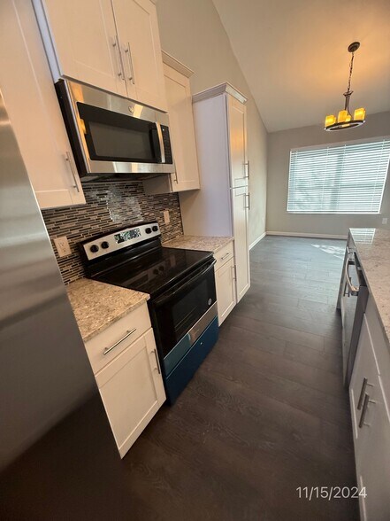 Building Photo - 7215 Holly Hill Dr