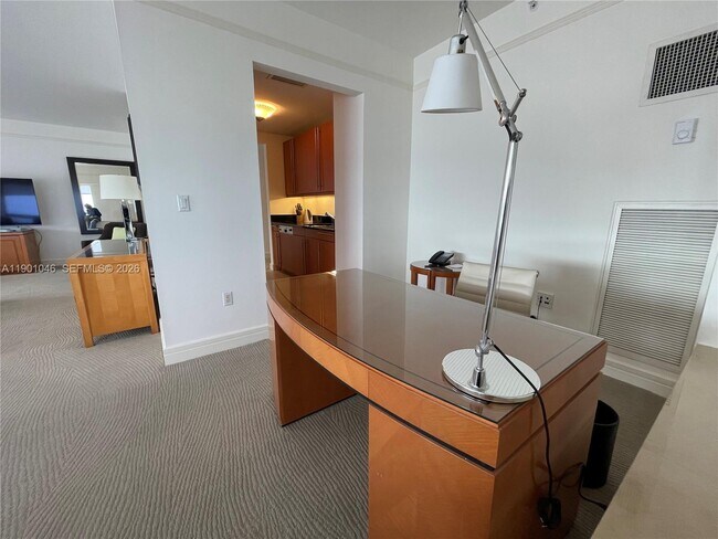 Building Photo - 1435 Brickell Ave