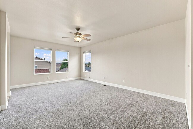 Building Photo - 2202 Hanham Dr