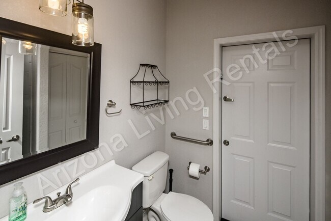 Building Photo - POOL HOME WITH CASITA