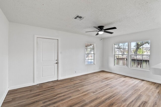 Building Photo - REMODELED 3 BEDROOM ON A CORNER LOT