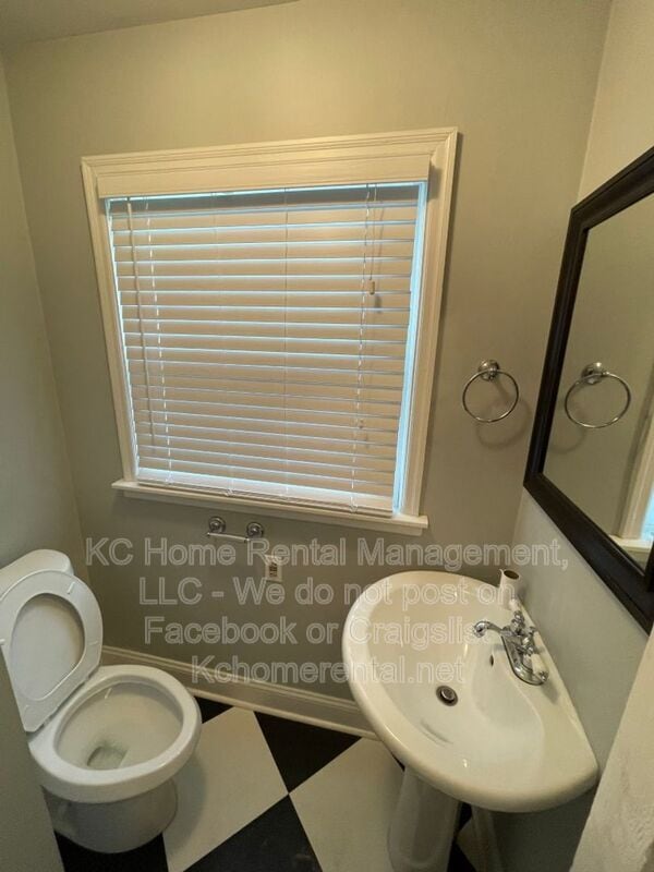 Building Photo - 3554 Genessee St