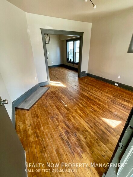 Building Photo - 2043 W 101st St