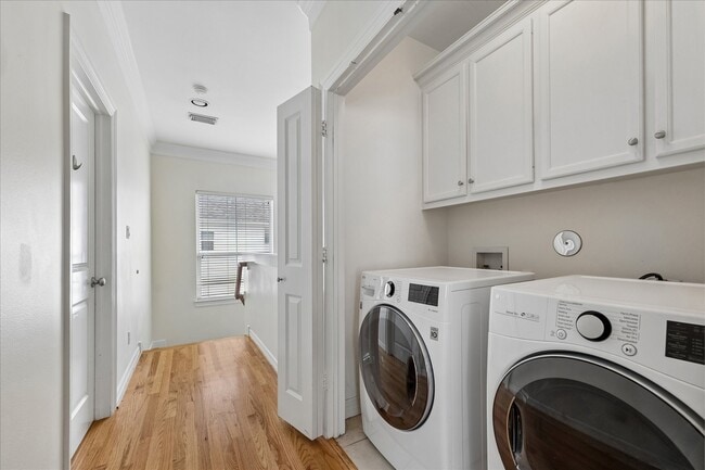 Building Photo - 612 Leverkuhn St