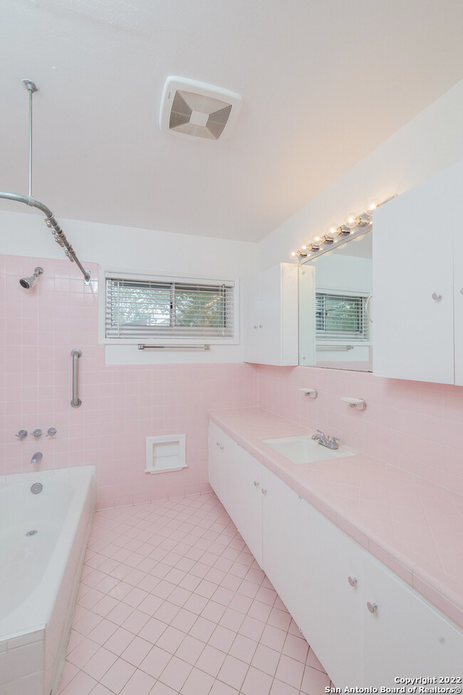 Building Photo - 103 Oakhurst Pl