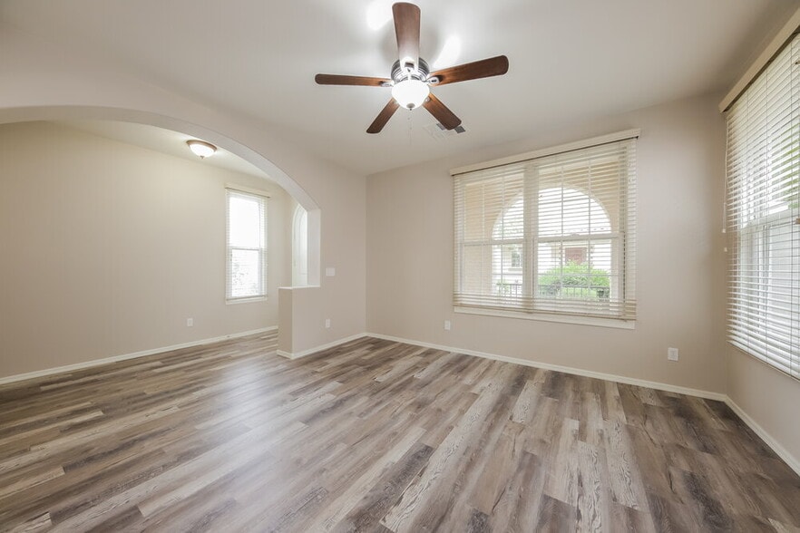 Building Photo - 28902 N 124th Dr