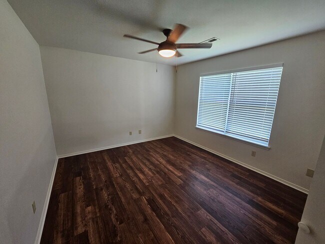 Building Photo - Newly remodeled home in East Fayetteville