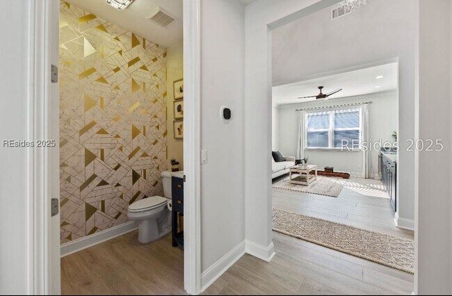 Building Photo - 695 Tiki Ter