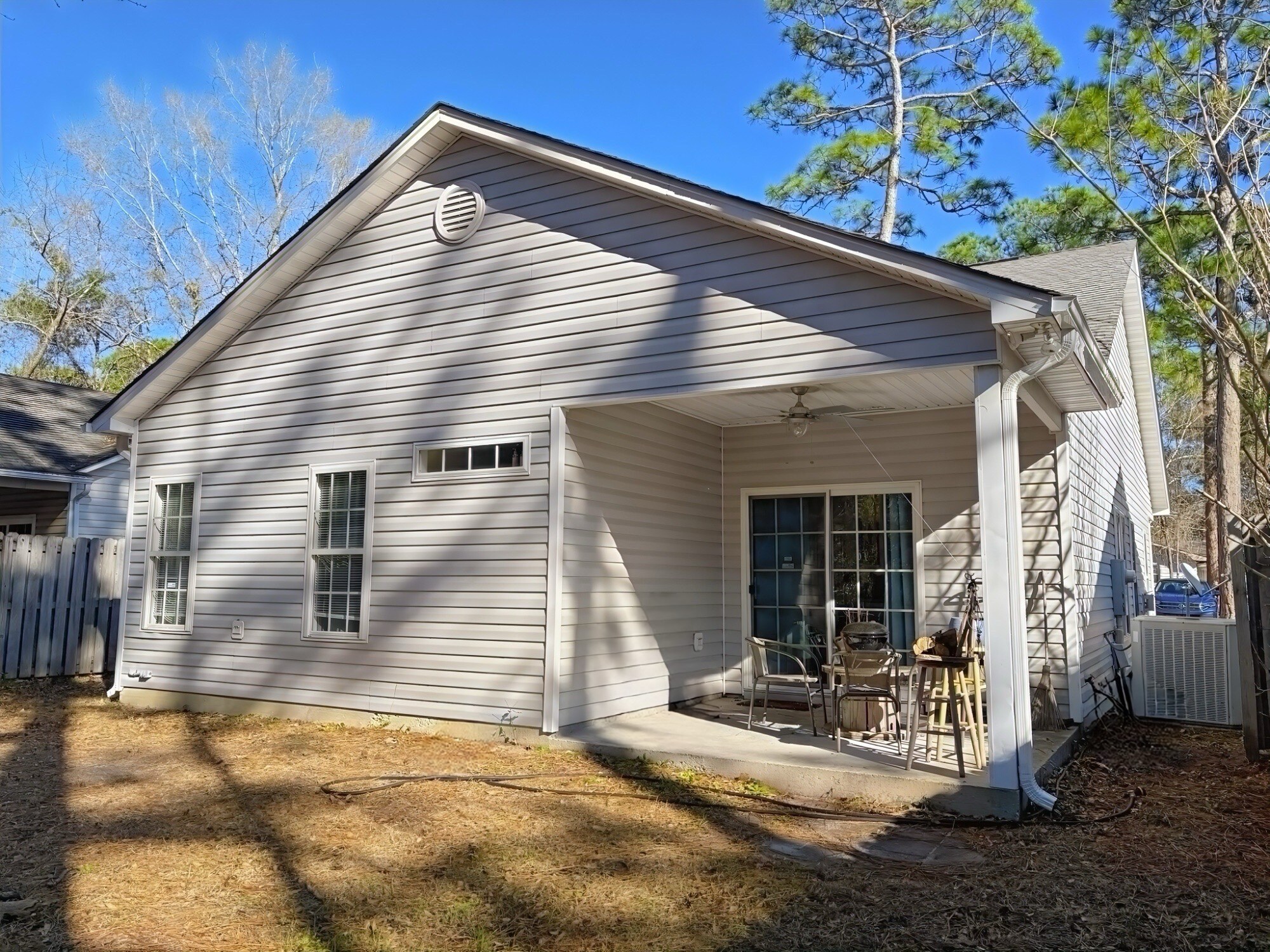 Building Photo - 142 Charter Dr