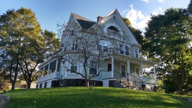 Building Photo - 6 Pleasant View St