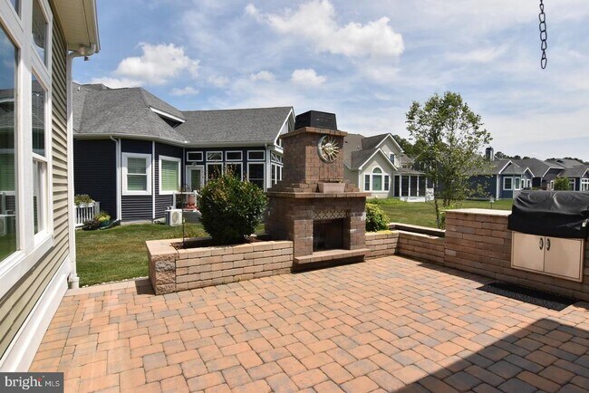 Building Photo - 16058 Rockport Dr