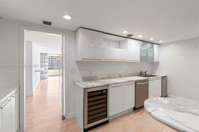 Building Photo - 199 Ocean Ln Dr