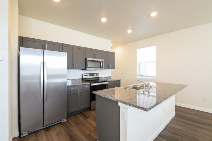 Building Photo - 13570 Oneida Ln