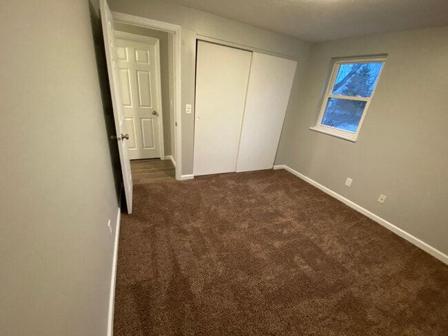 Building Photo - 6550 Summerdale