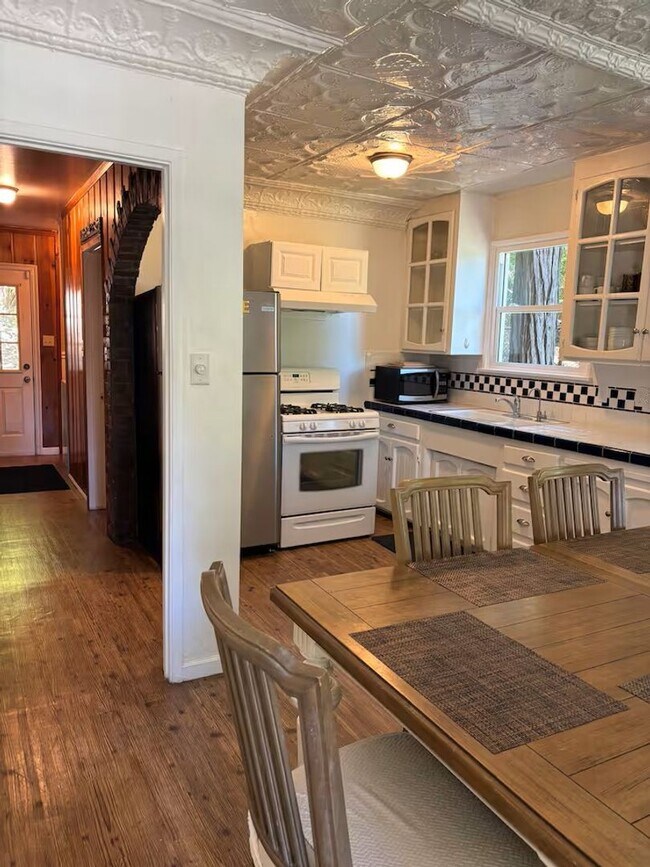 Building Photo - Vintage 5 bedroom Home with Three Car Garage