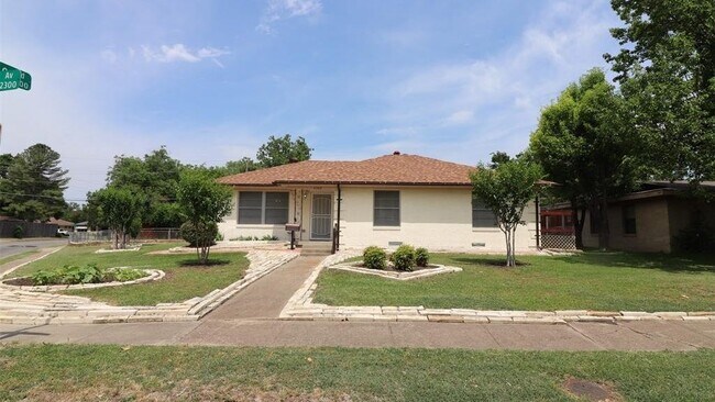 Building Photo - 10263 Casa View Dr