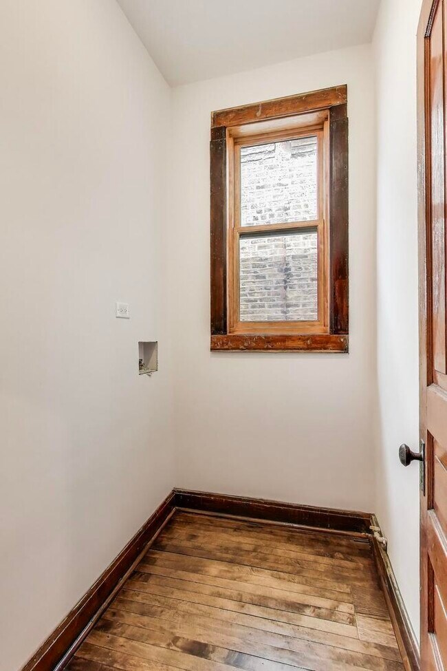 Building Photo - 3351 S Union Ave