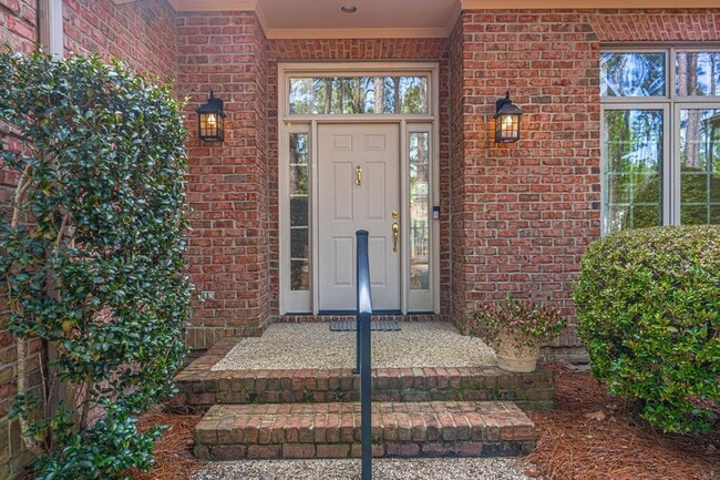 Building Photo - 24 Strathaven Dr