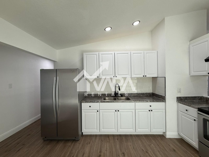 Building Photo - 4019 Sunrise Bluff Dr