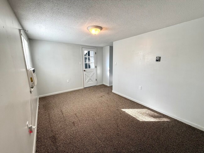 Building Photo - 1405 Webb Ridge Rd