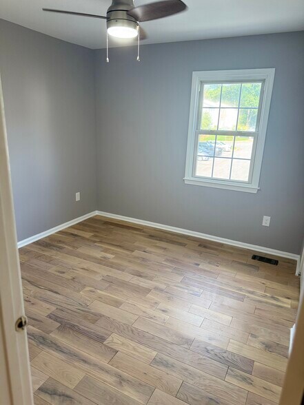 2 room - 10234 Heron Pond Ter