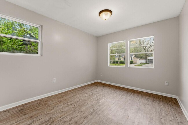 Building Photo - 744 Mackinaw St