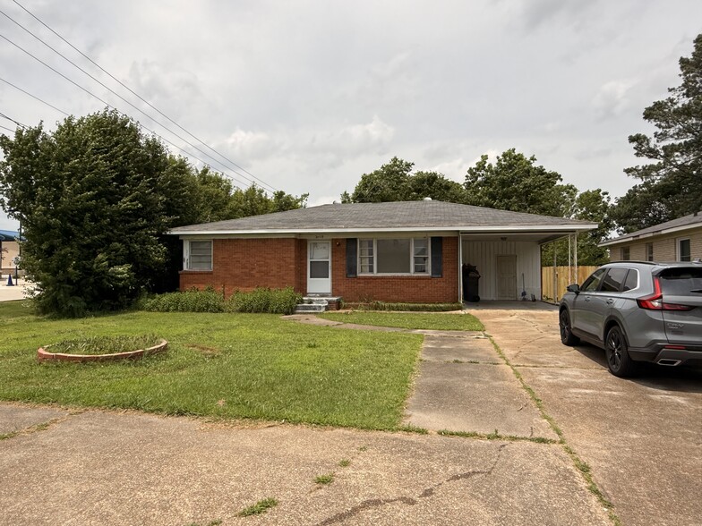 Front of house - 2410 Forest Home Rd