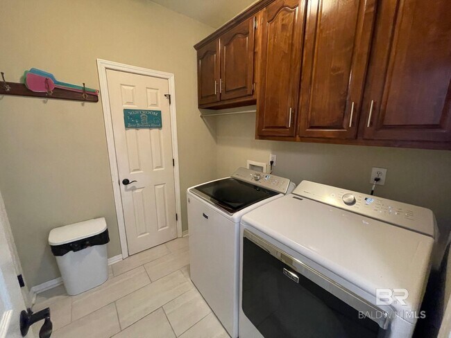 Building Photo - 31072 Oakleigh Dr