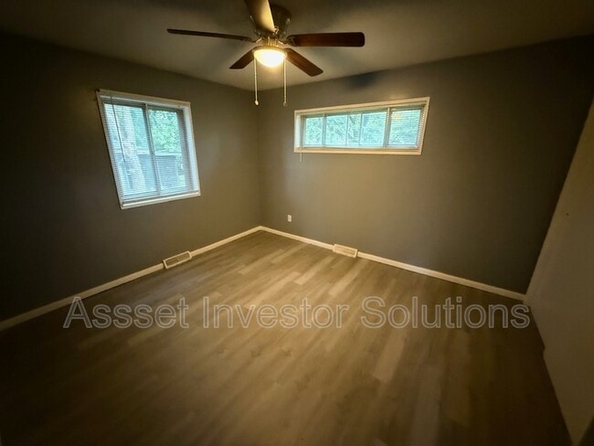 Building Photo - 11224 Lewis Ave
