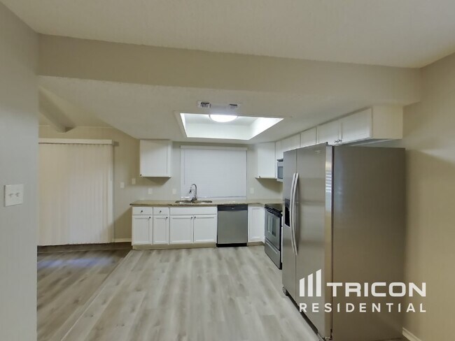 Building Photo - 2312 Vineyard Dr