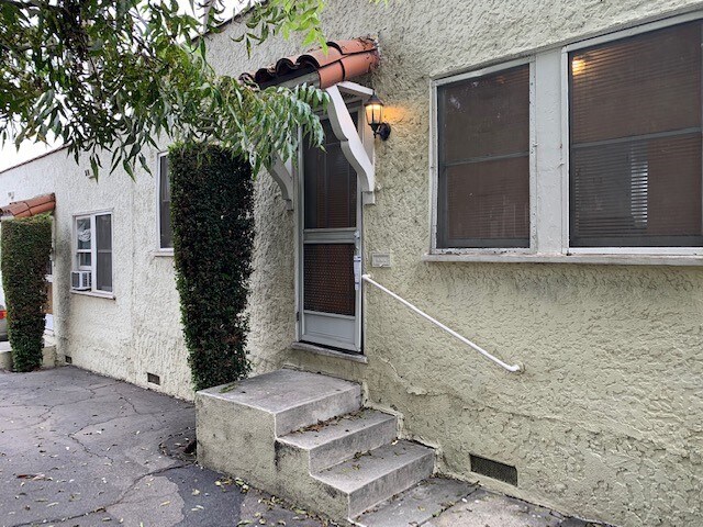 Building Photo - 1218 Manzanita St