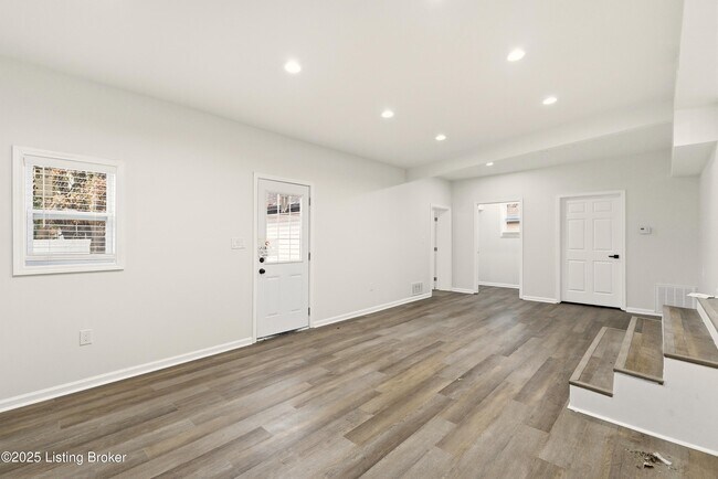 Building Photo - 702 Gheens Ave