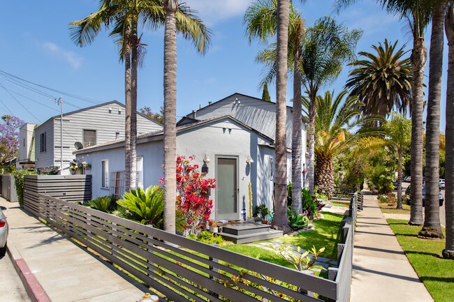 Building Photo - 2318 Beach Ave