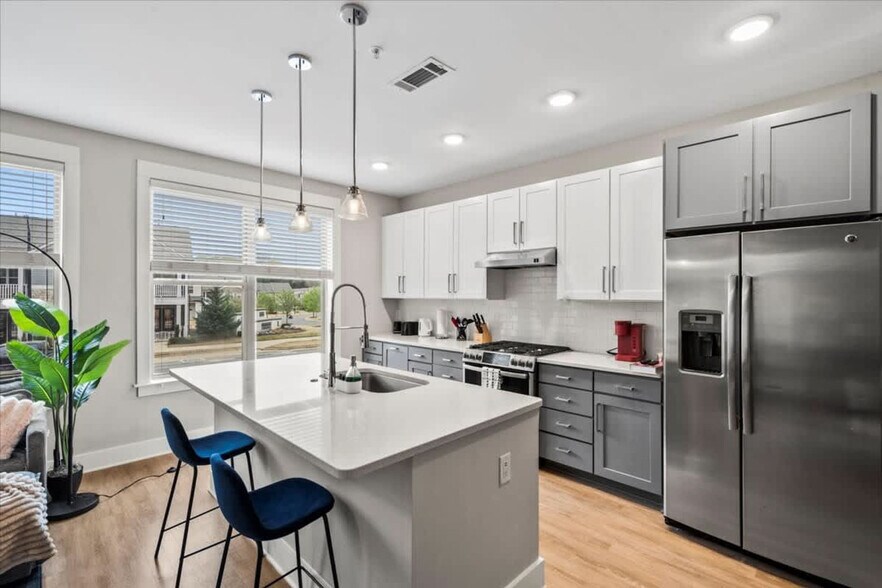 Building Photo - 6525 Providence Farm Ln