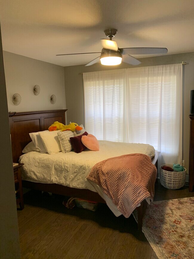 Top Floor Bedroom 2 - 2801 Stone Rock Dr