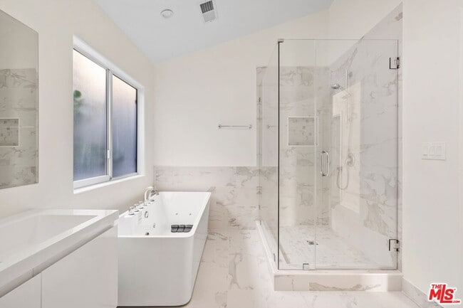 Building Photo - 1050 Centinela Ave