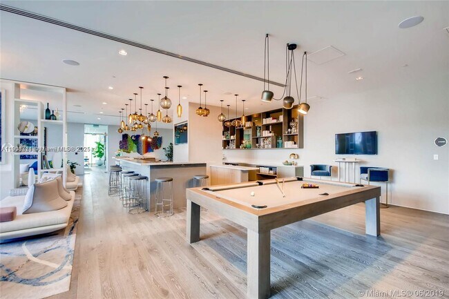 Building Photo - 650 NE 32nd St